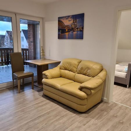 Ferienwohnung Mit Jacuzzi Naehe Flughafen Koeln Bonn Troisdorf Bagian luar foto
