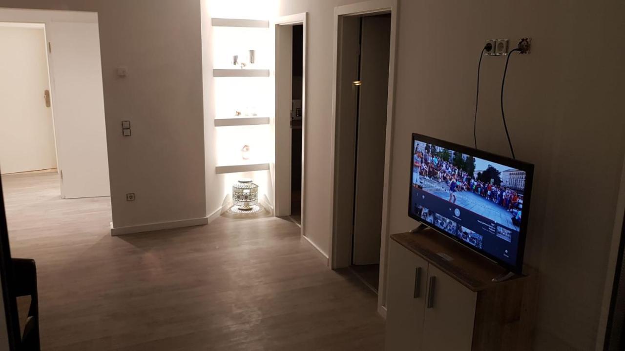 Ferienwohnung Mit Jacuzzi Naehe Flughafen Koeln Bonn Troisdorf Bagian luar foto