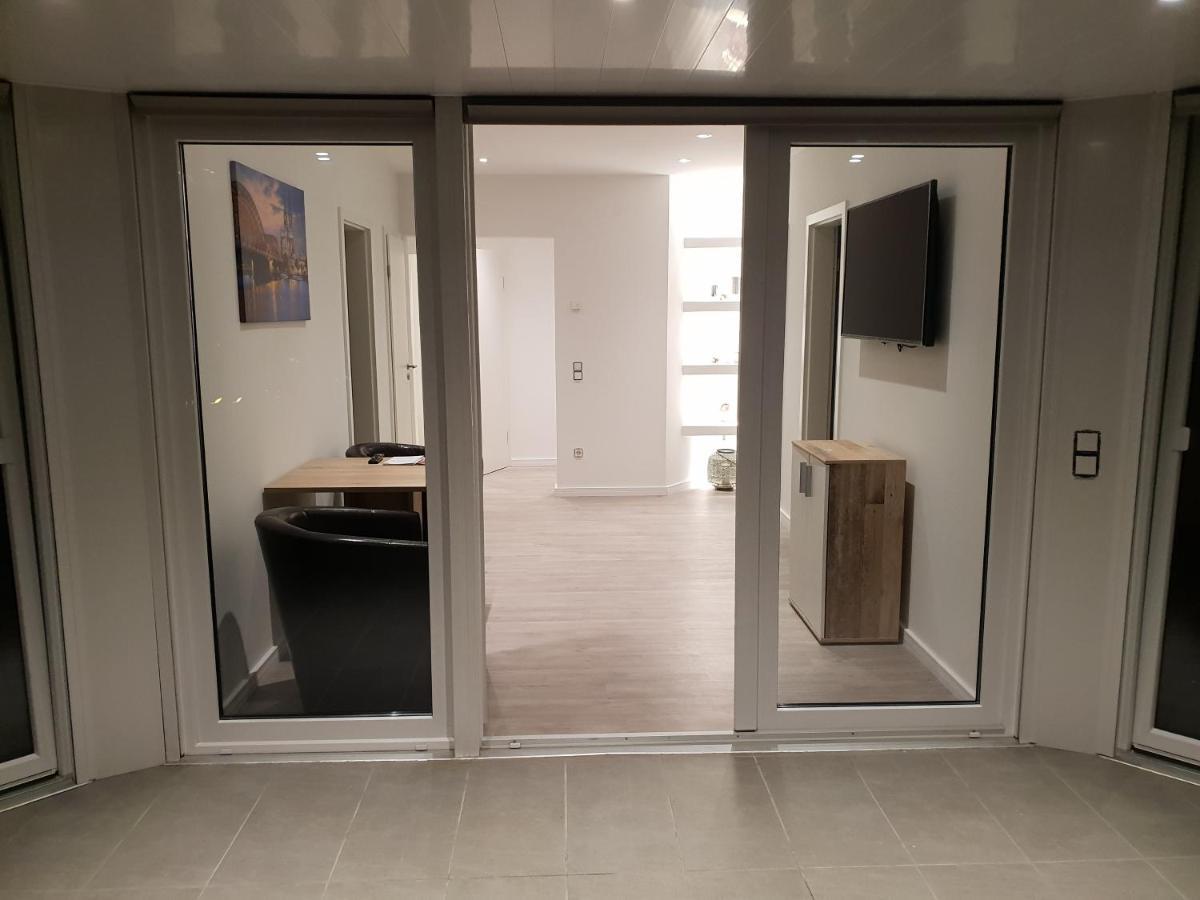 Ferienwohnung Mit Jacuzzi Naehe Flughafen Koeln Bonn Troisdorf Bagian luar foto