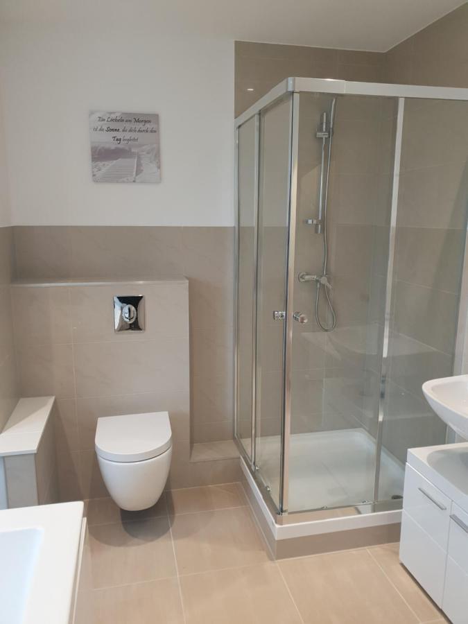 Ferienwohnung Mit Jacuzzi Naehe Flughafen Koeln Bonn Troisdorf Bagian luar foto